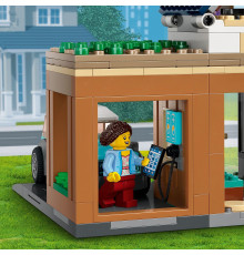 конструктор LEGO My City Family House